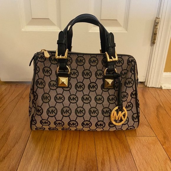 Michael Kors Canvas Duffle Bag- LIKE NEW - Picture 1 of 6